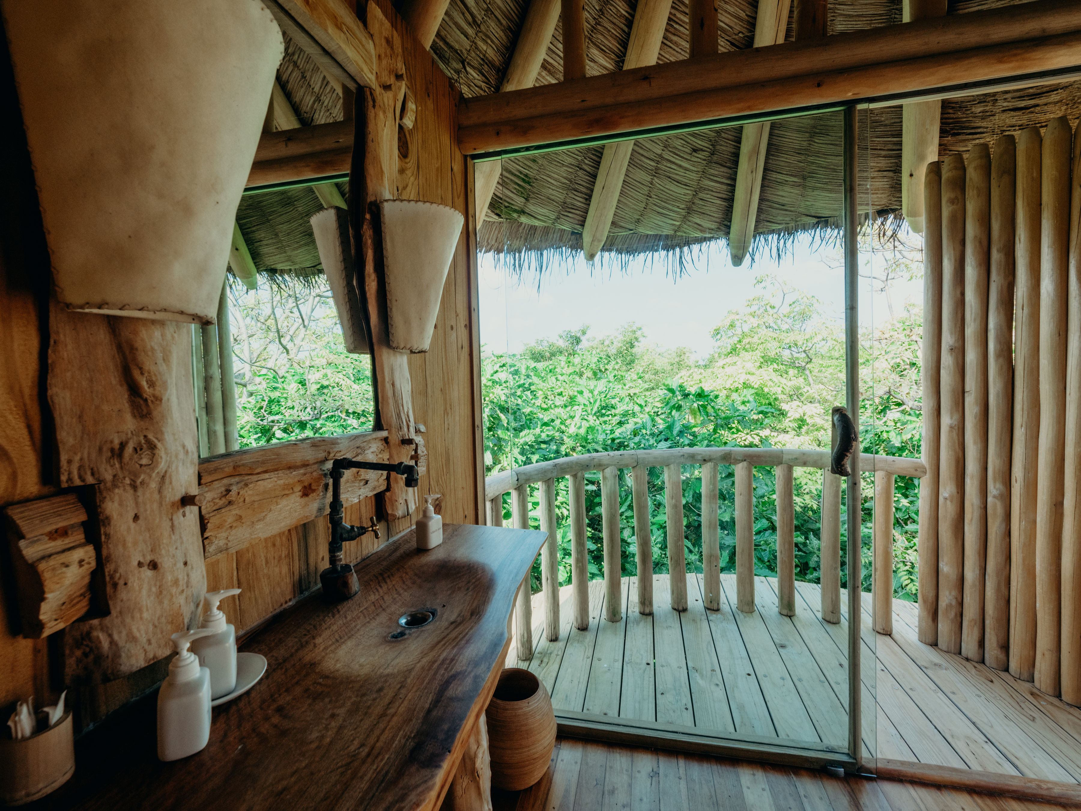 Soneva Has Loos And Bathtubs With Views Petrie Pr